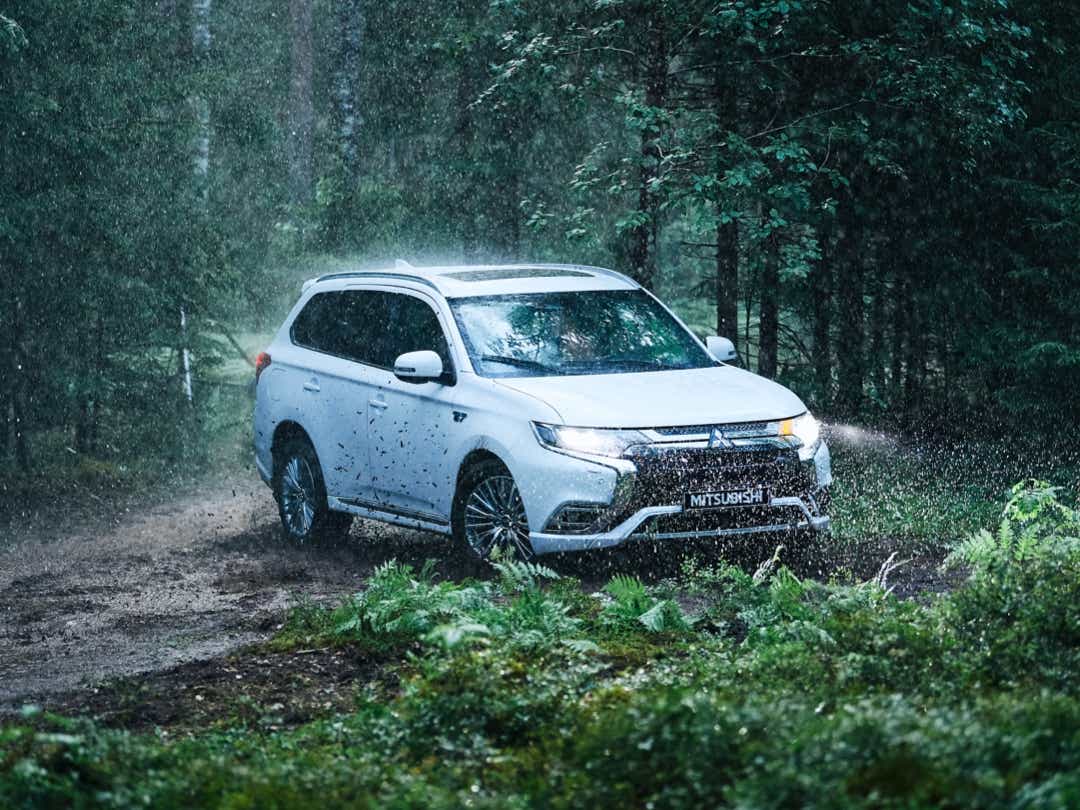 Mitsubishi Outlander PHEV in noroi
