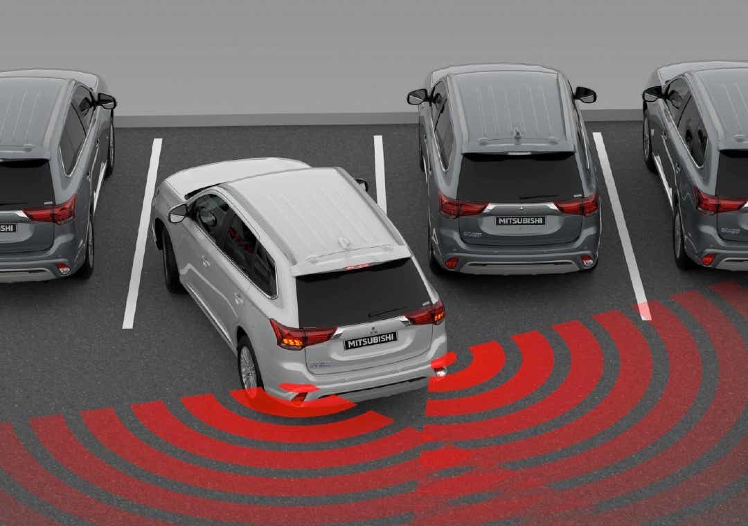 Rear Cross Traffic Alert (RCTA – Alertă la Traficul din Spate)